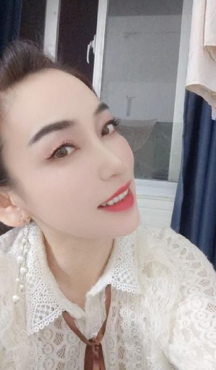 身材火辣的小少妇