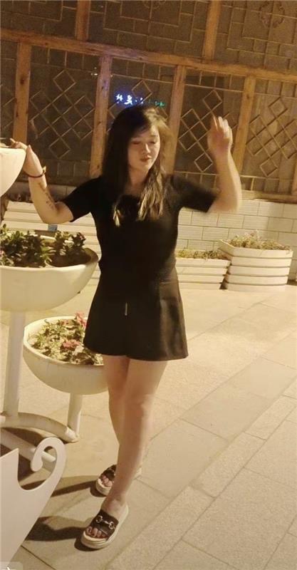 匀称性感的青姑娘