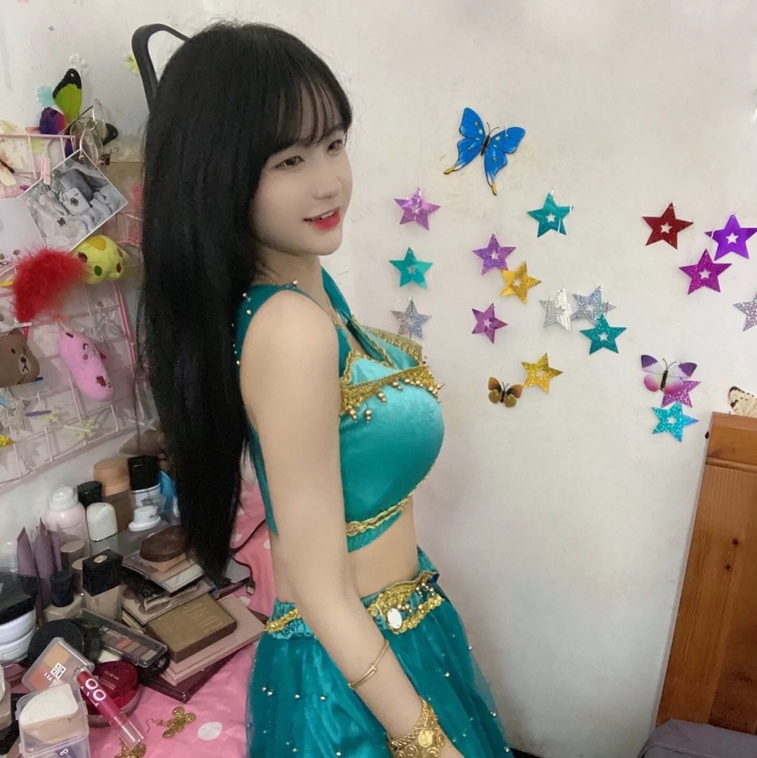 大坪00后大胸妹子