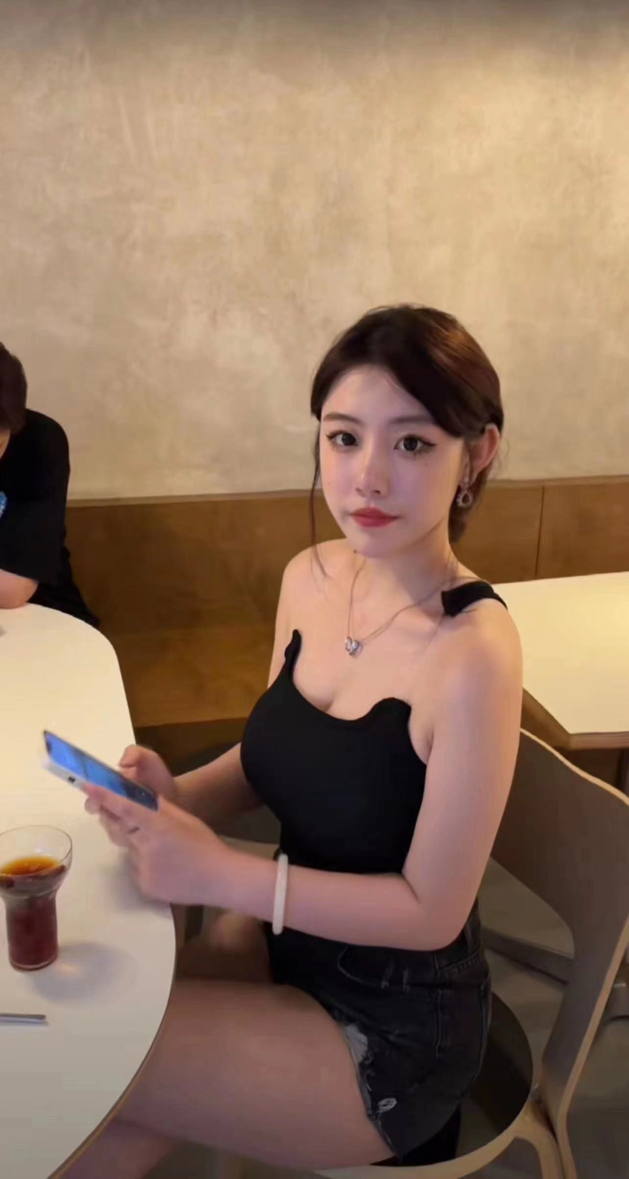 还不错的妹子