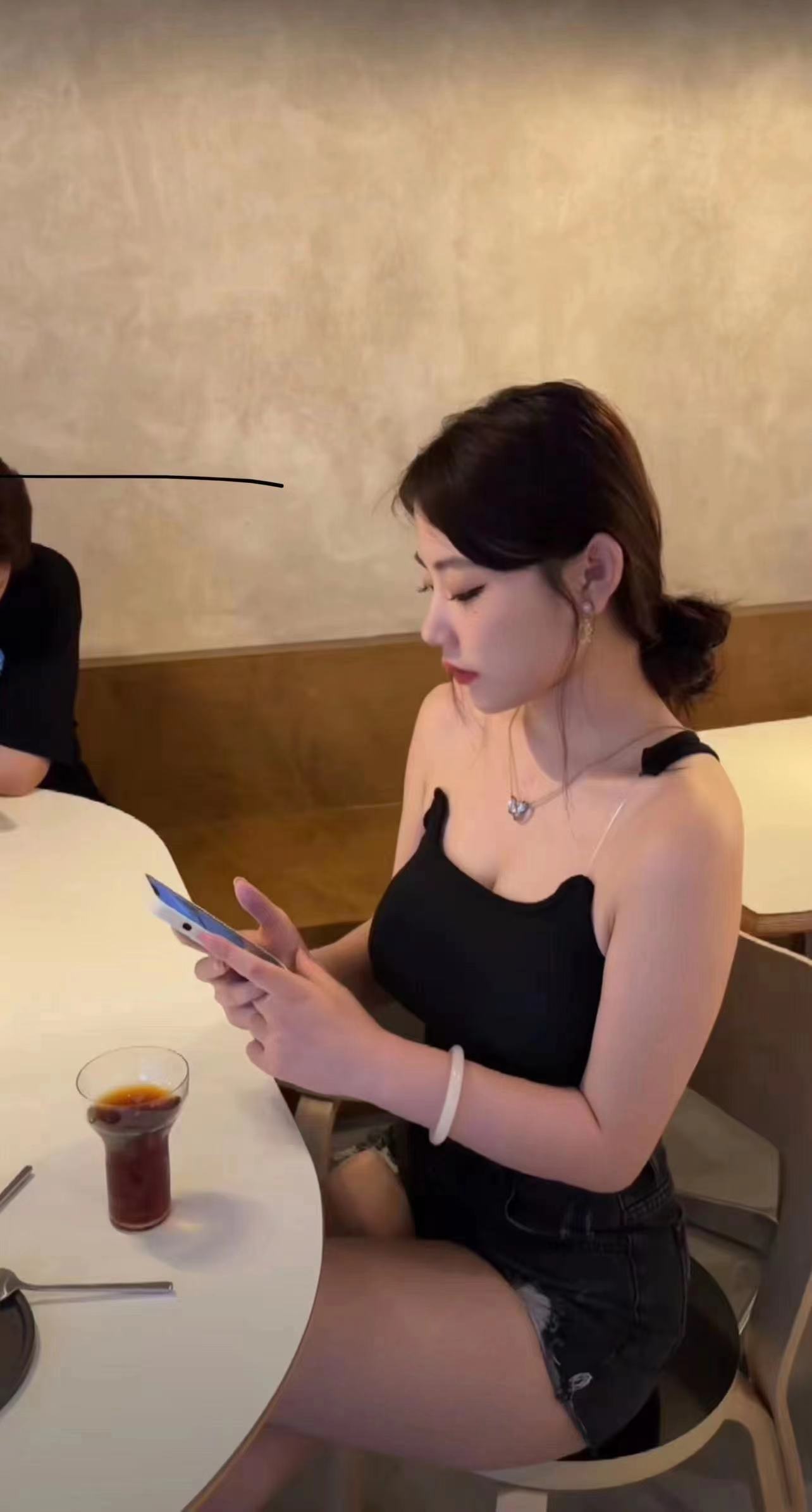 还不错的妹子