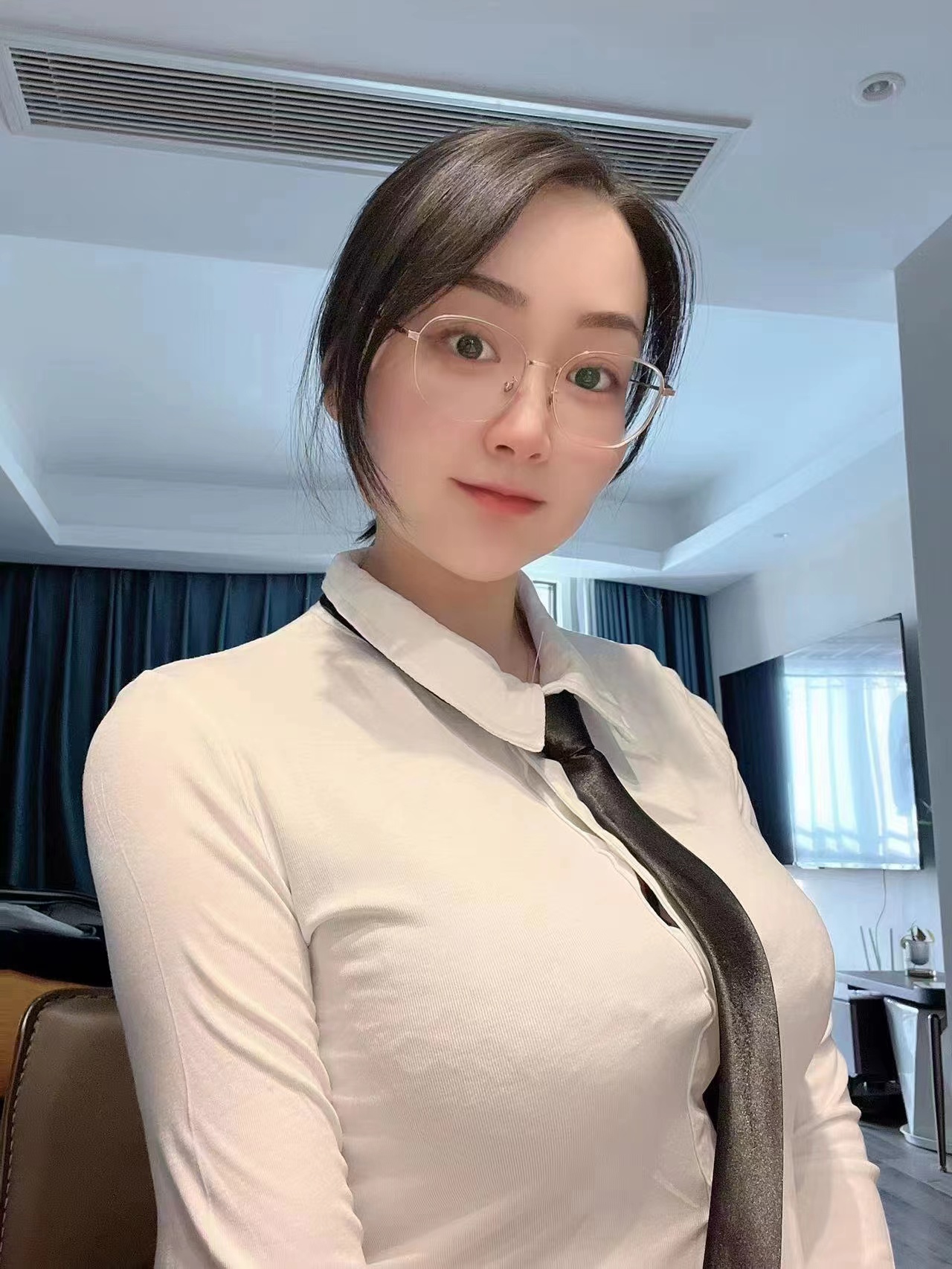 身材匀称皮肤很白