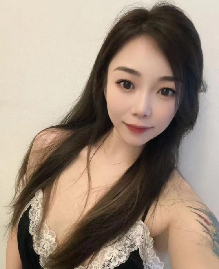 白云光滑小美女恬恬