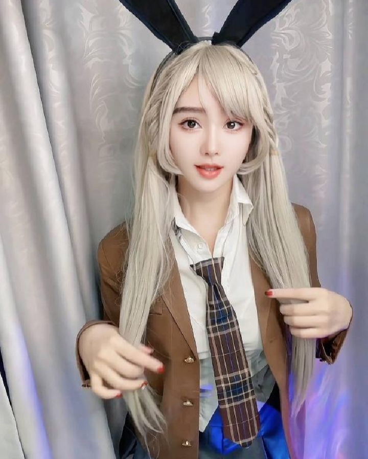 南山cos小姐姐