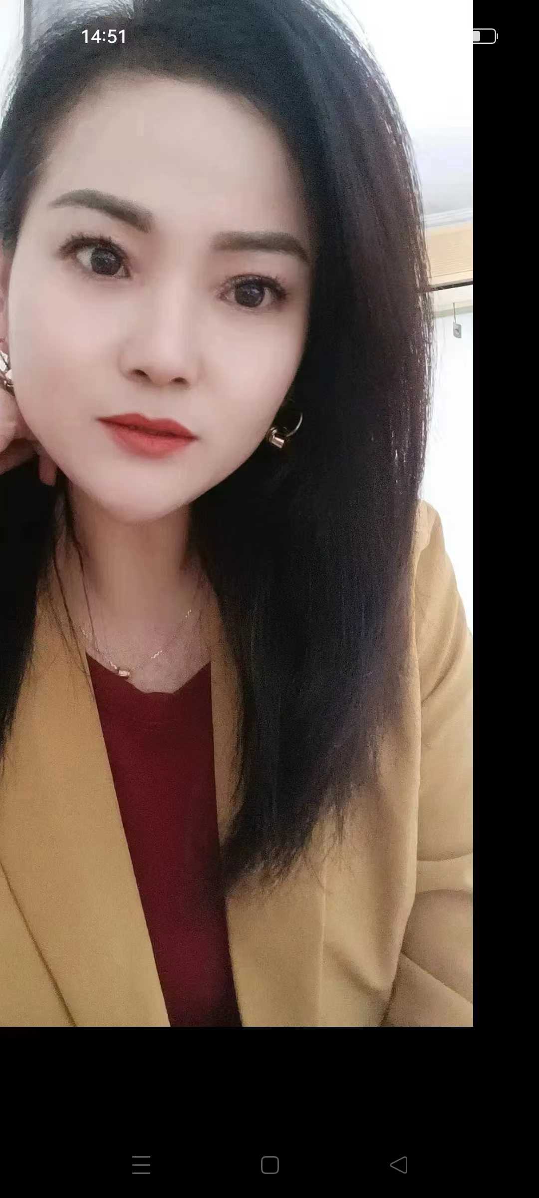 身材还不错的小姐姐