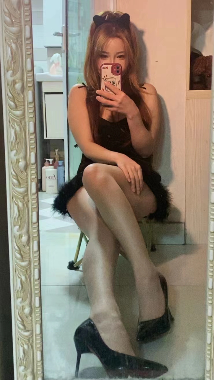 皮肤白白胸挺大