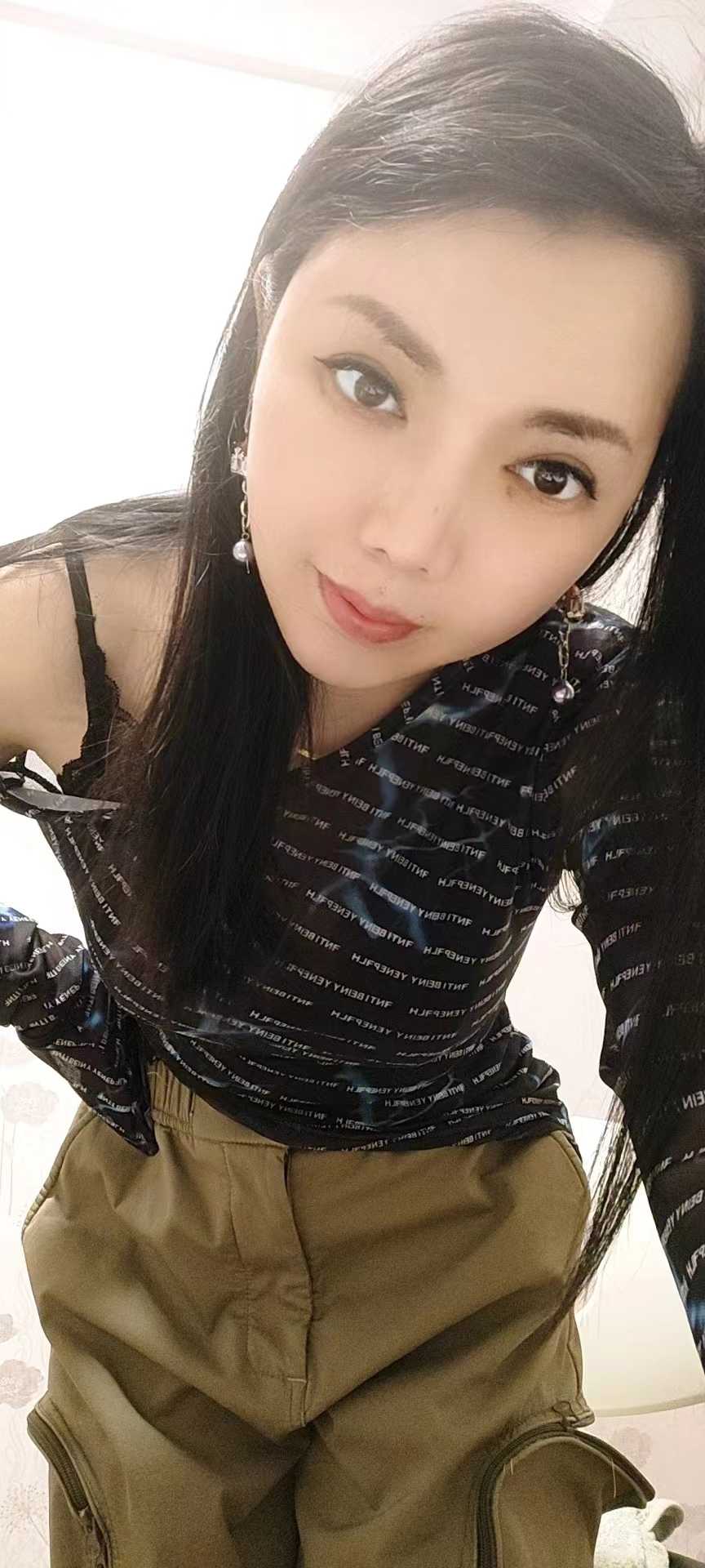 说话很亲和比较健谈的姐姐