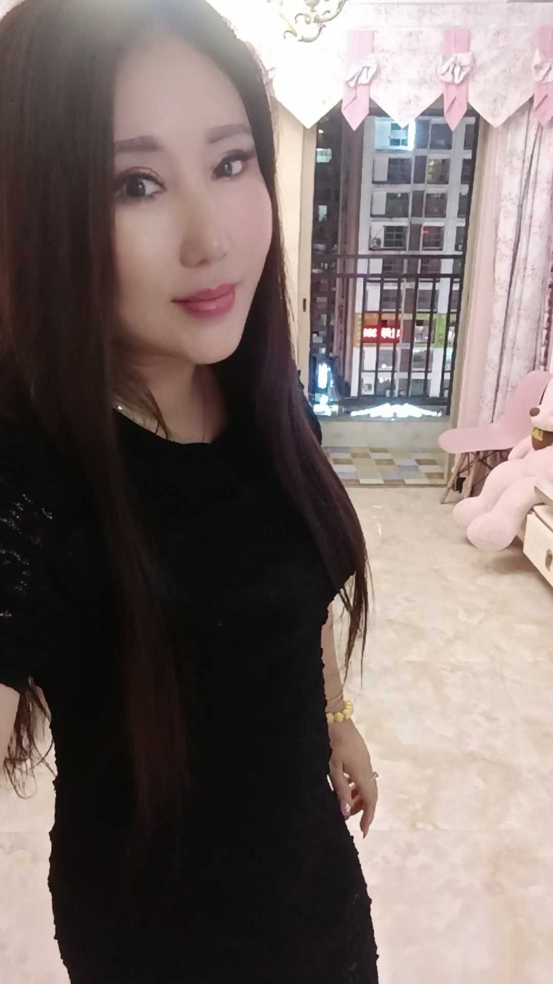 沙坪坝小龙坎自做风sao少妇，技术好会喷水