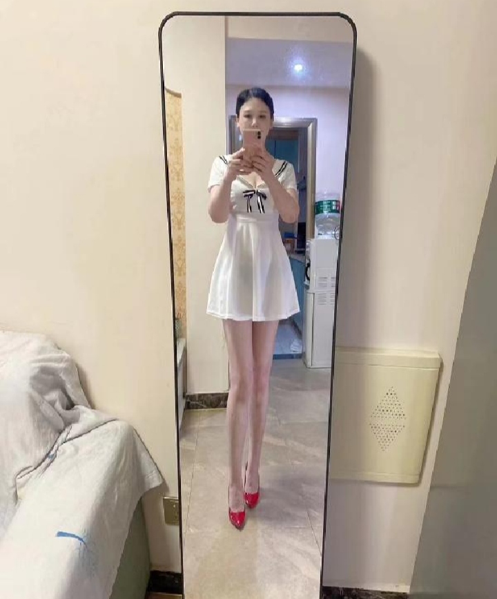 长腿火辣眼镜少妇