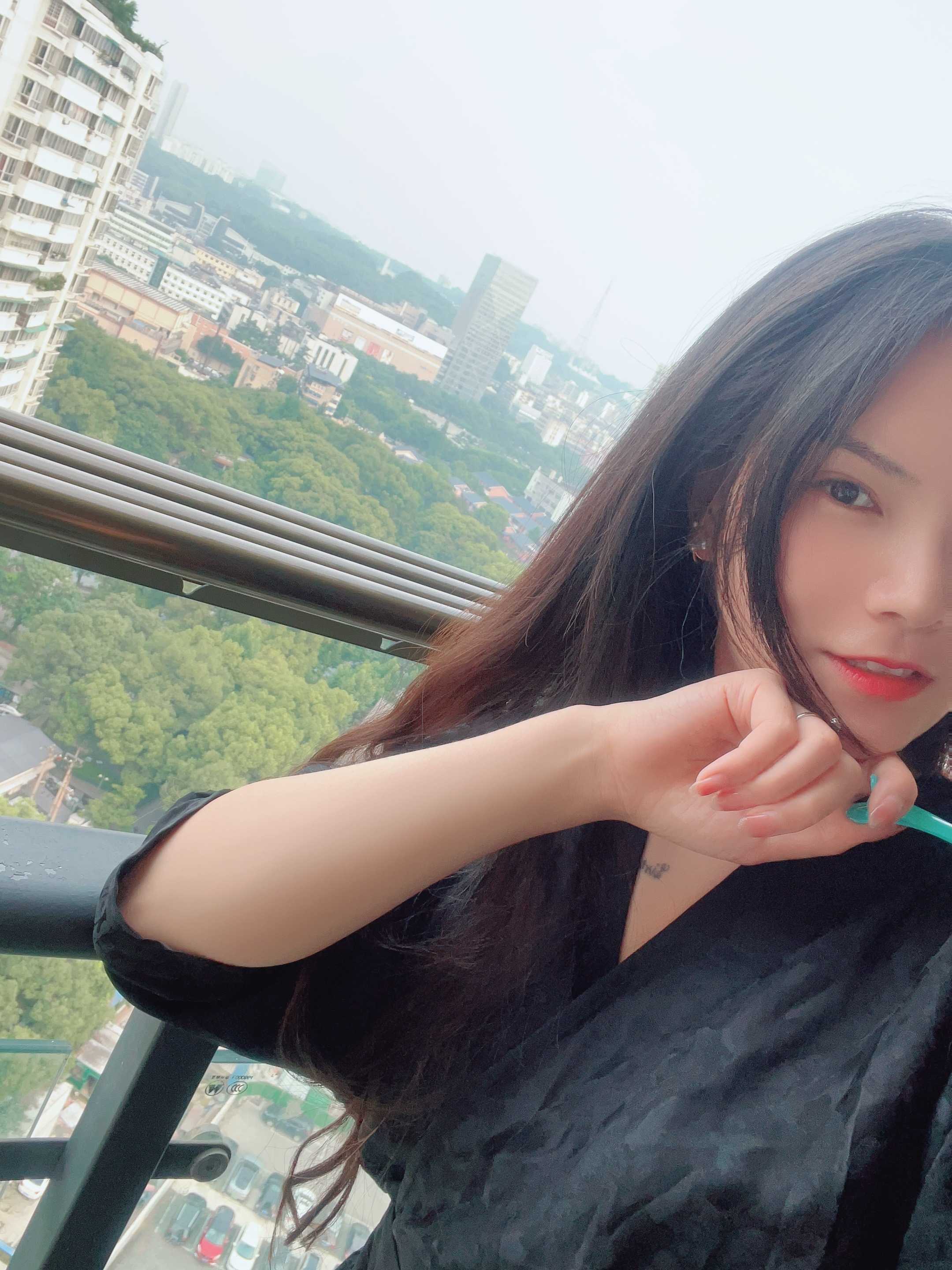 时代广场诱人长腿蕊儿