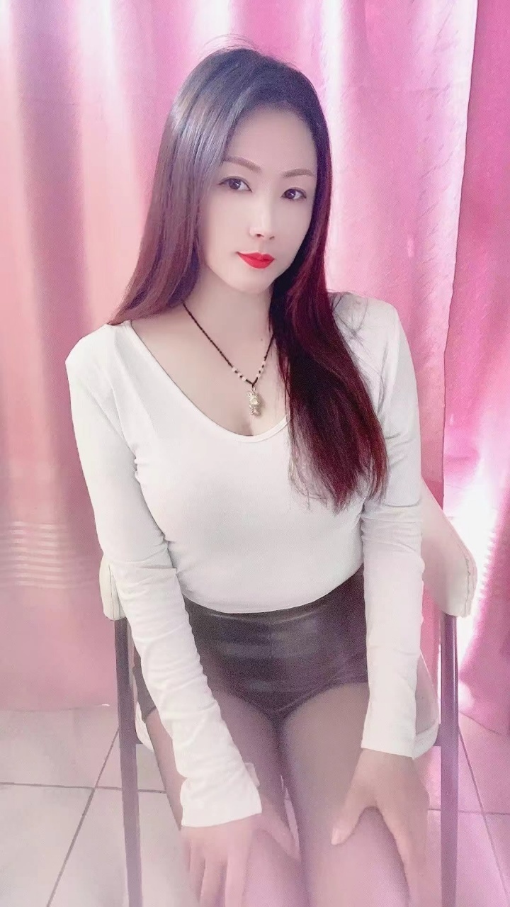 气质少妇婷姐带房