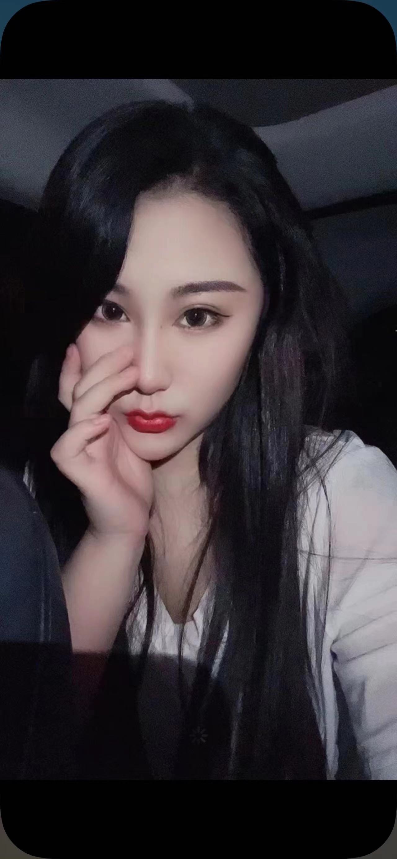 推荐一个大胸美臀小姐姐