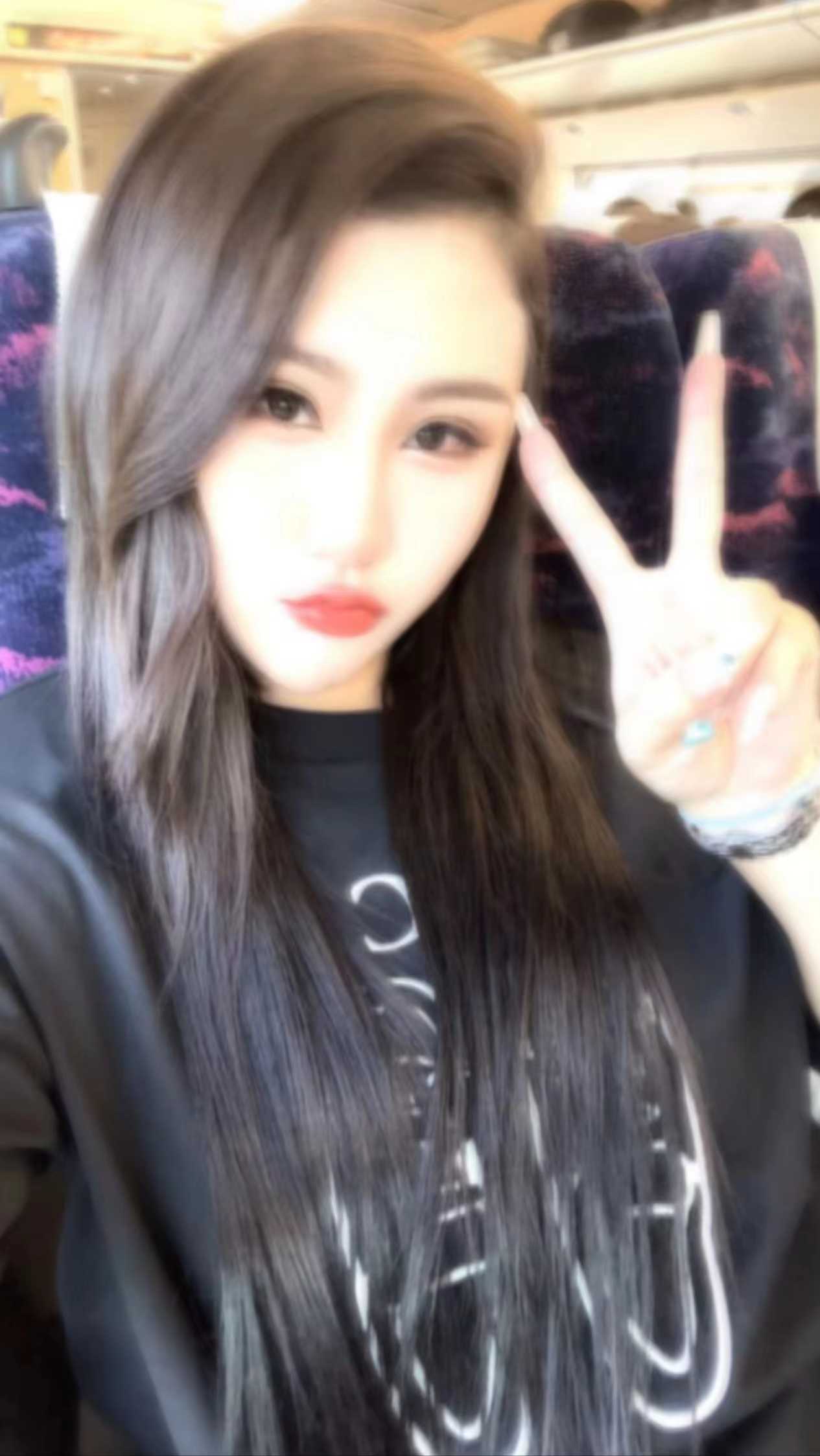 推荐一个大胸美臀小姐姐