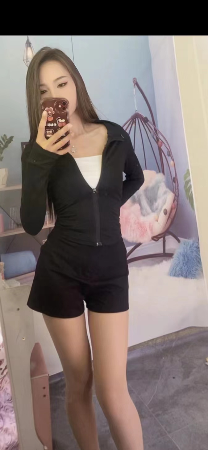 自聊美女香香，风情万种