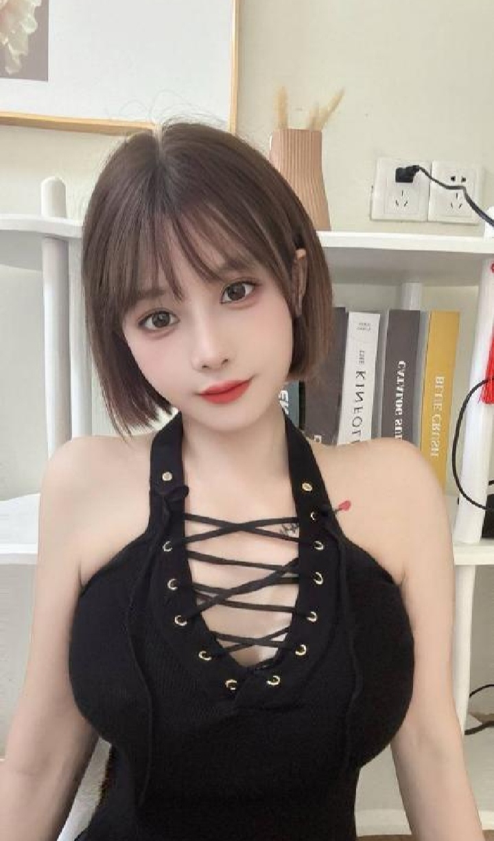海珠巨乳甜妹