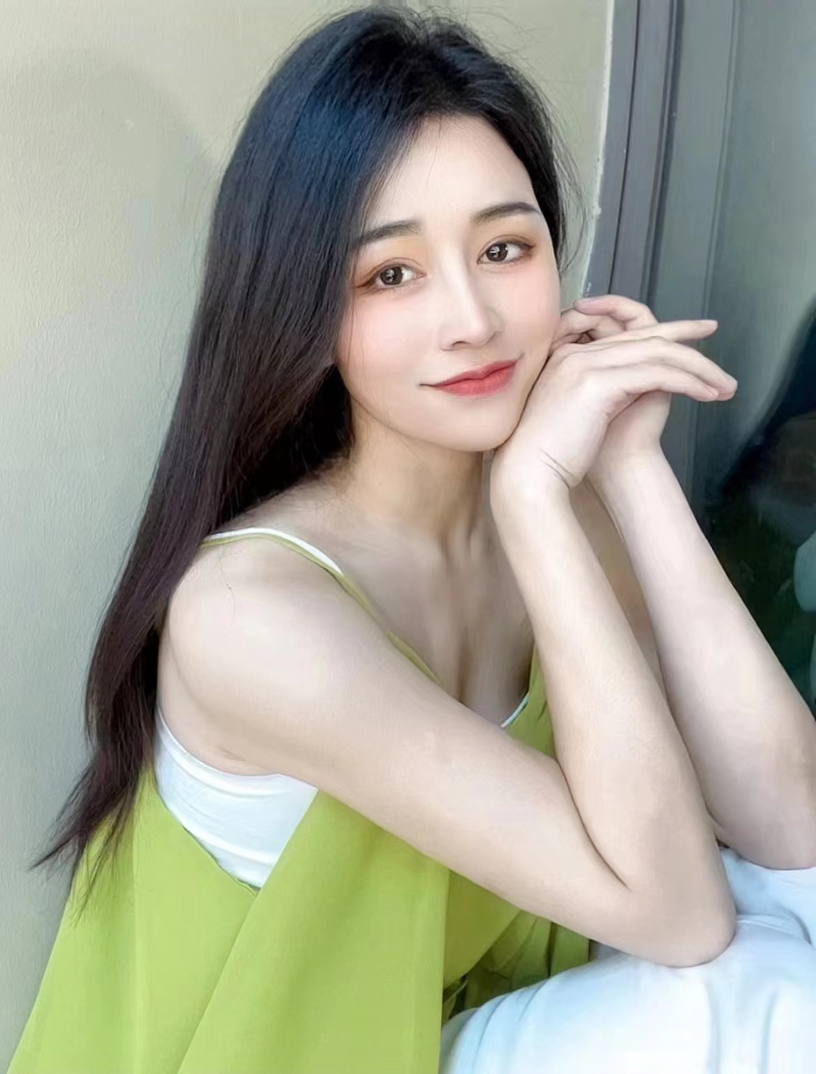 轻熟白嫩身材，高颜值