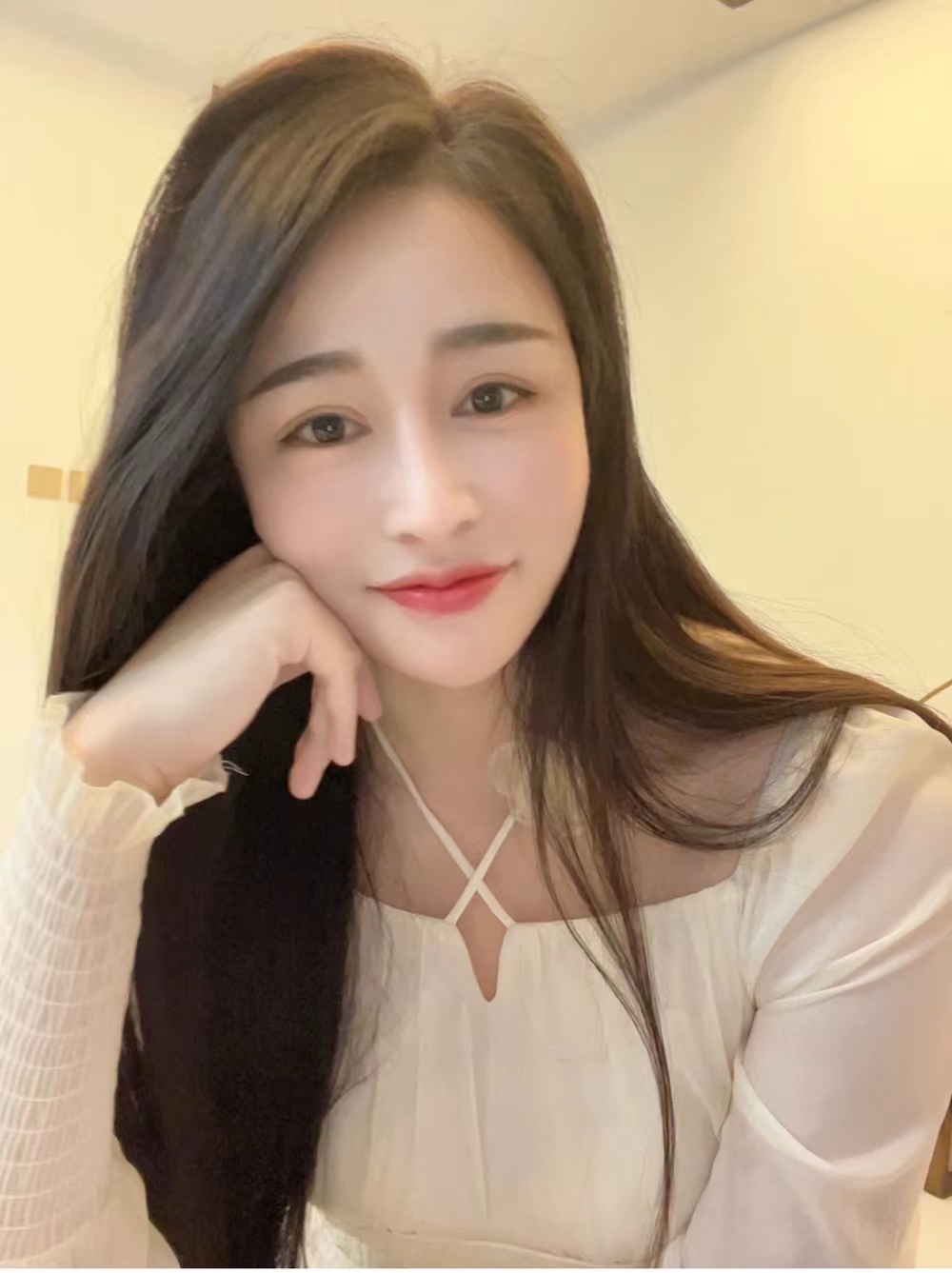 轻熟白嫩身材，高颜值