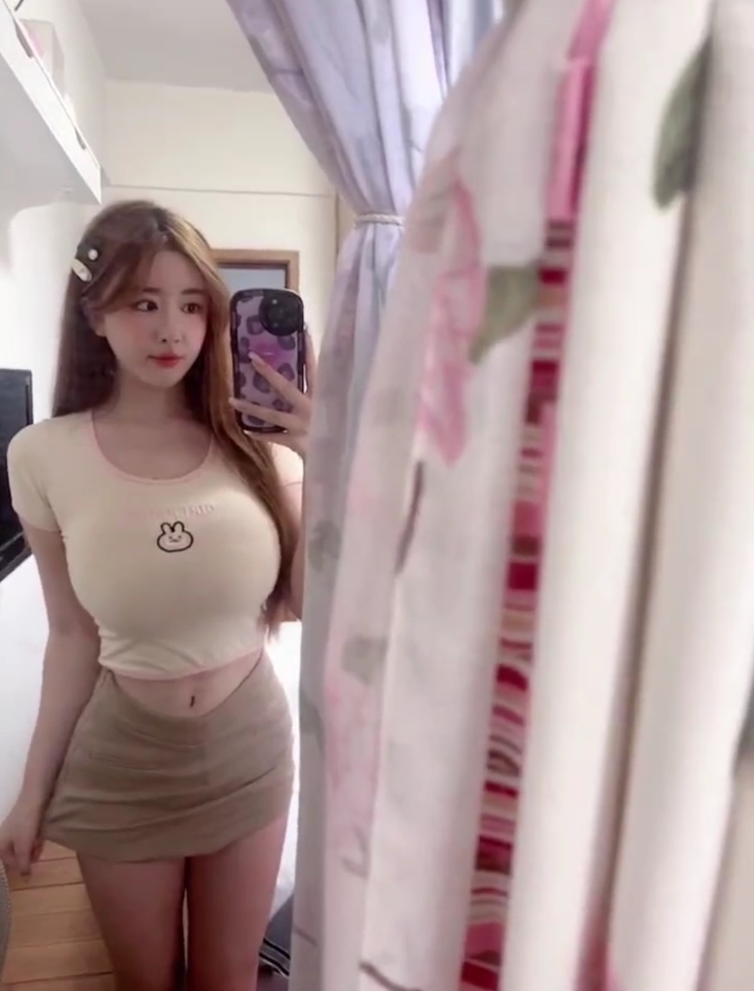 巨乳嫩妹露露