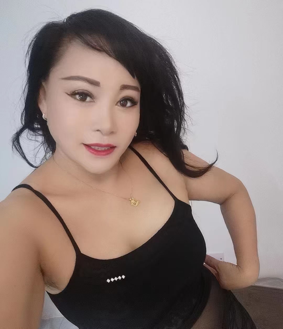 岗厦妩媚熟女小桃花