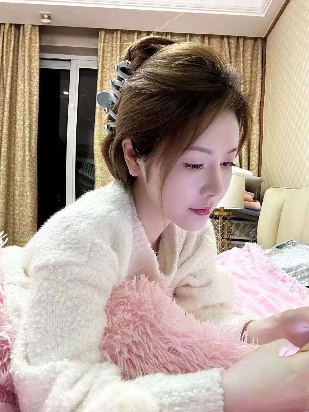 青山区丰满白嫩辣妹莹莹