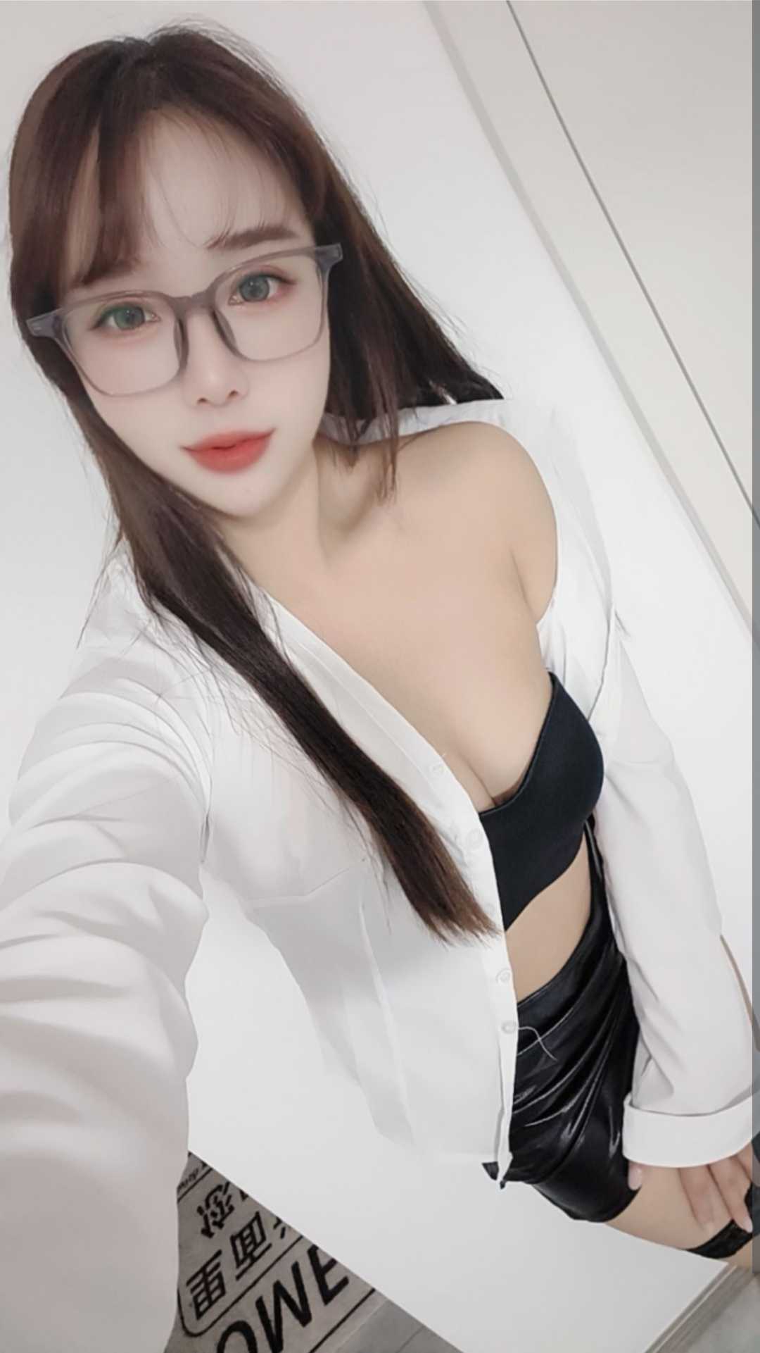 高铁站水娃妹
