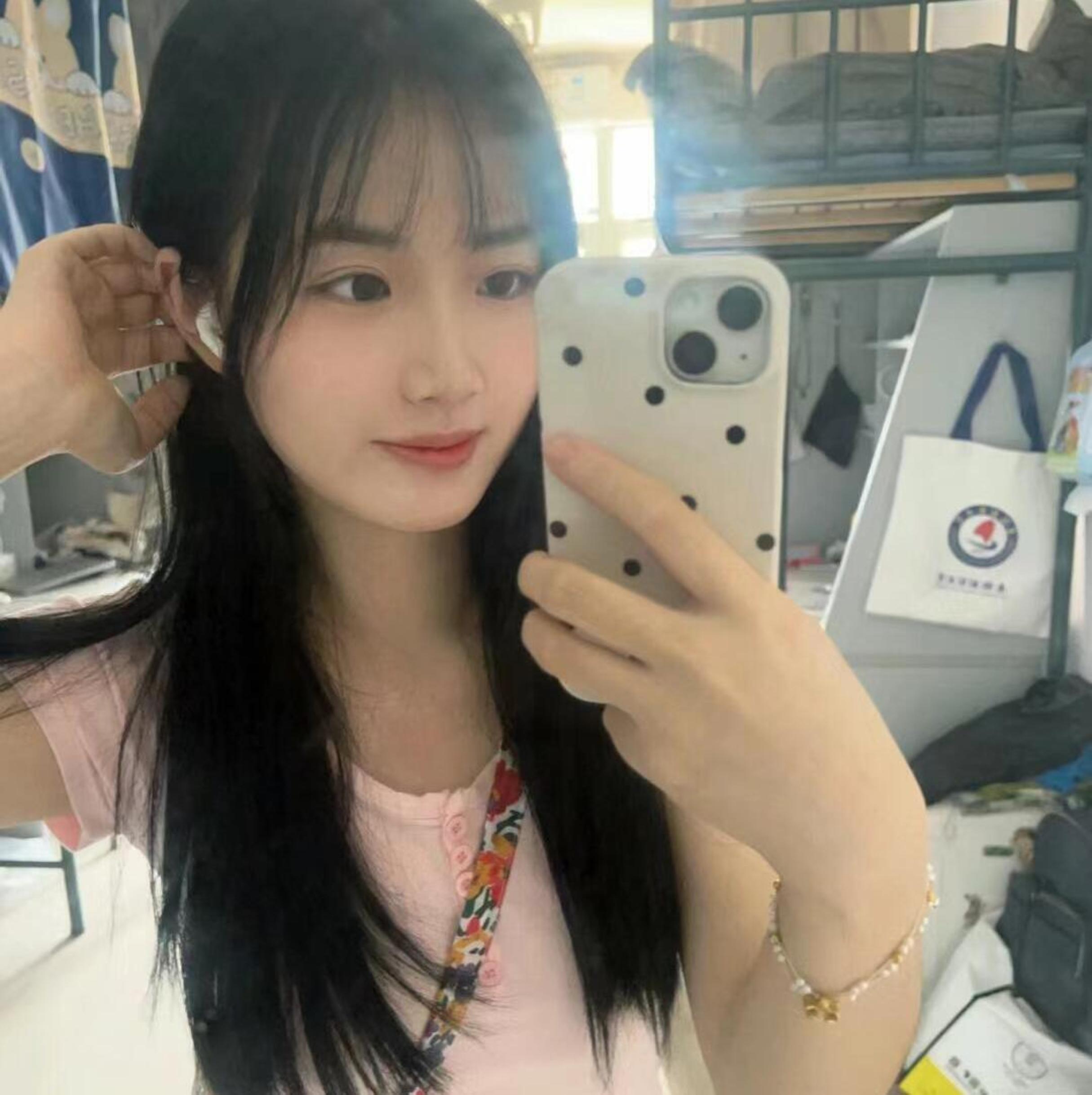 25岁年轻小妹