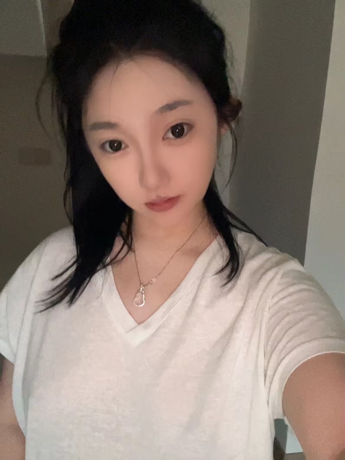 反差女,很装,很欠抽