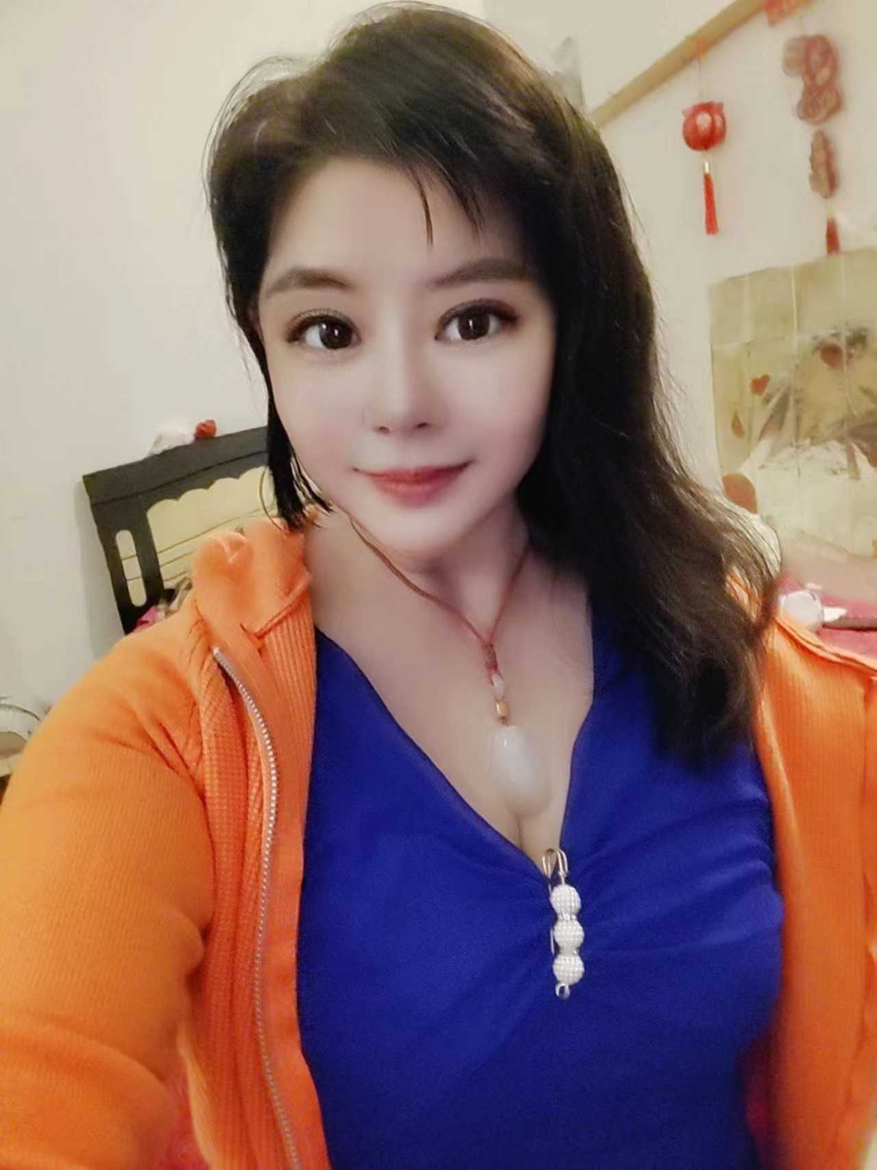 龙湖区丰润大奶少妇