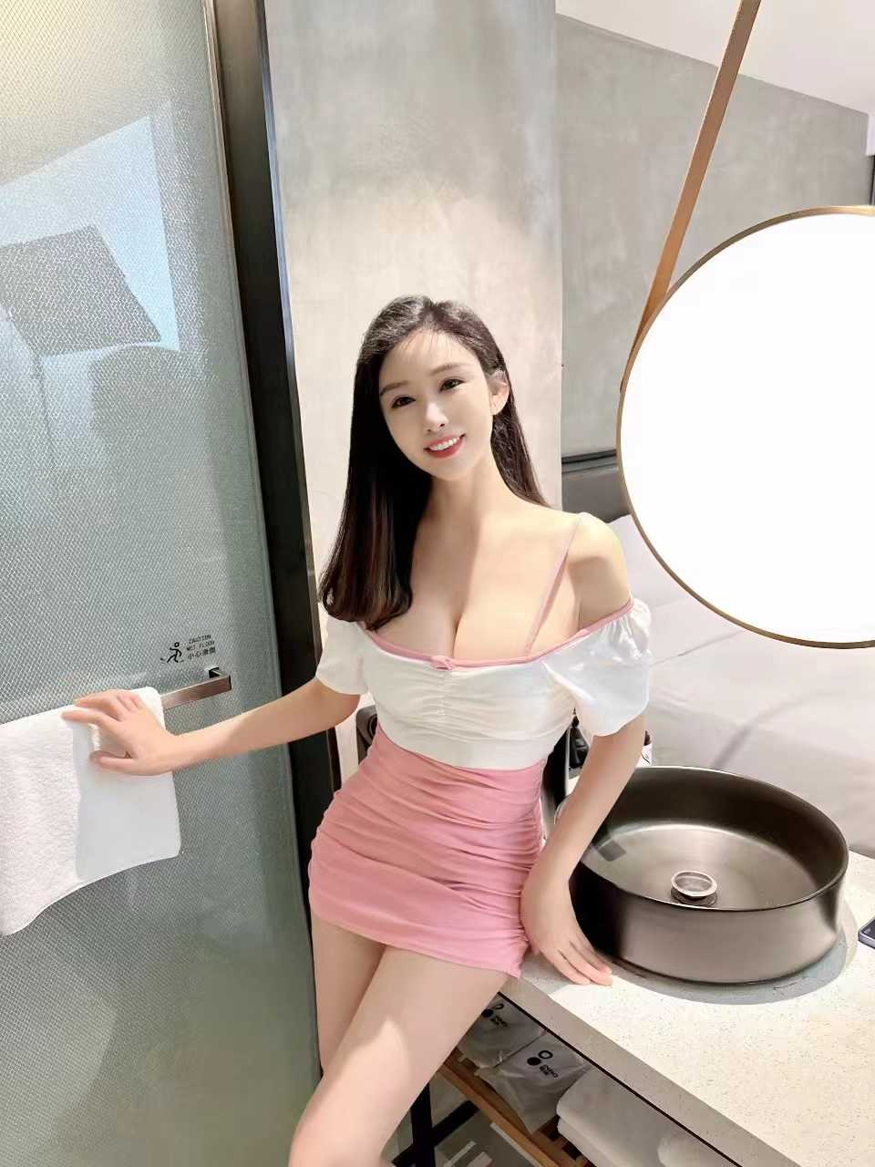 火辣大胸女友小朵