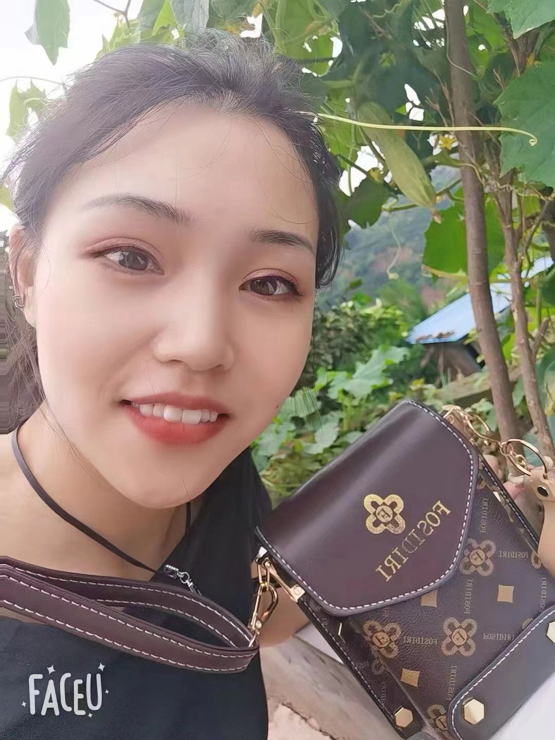 驷马桥美艳短发小姐姐