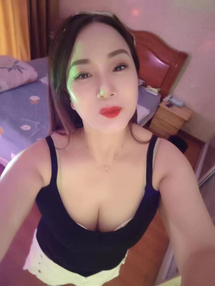 商贸城妩媚大胸熟女开心