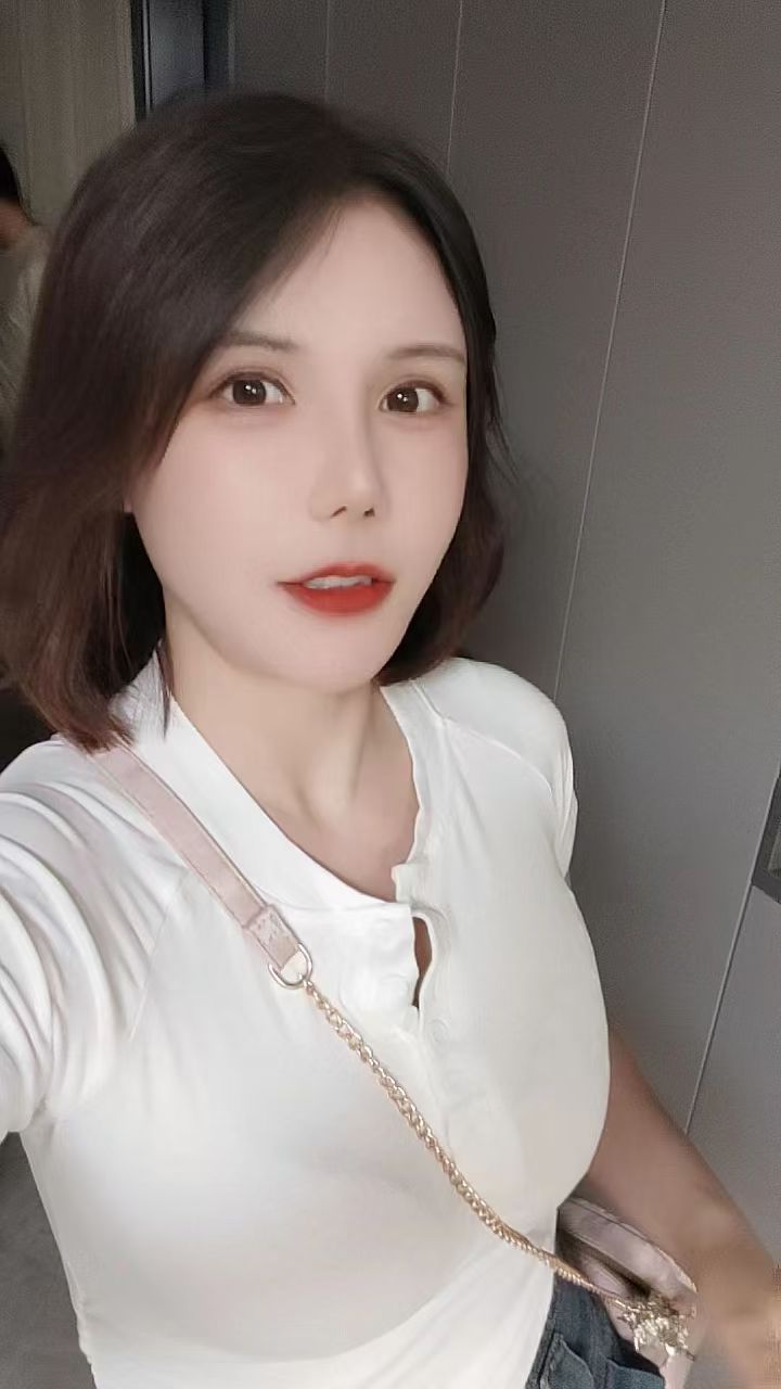 天河短发大波辣妹漫漫