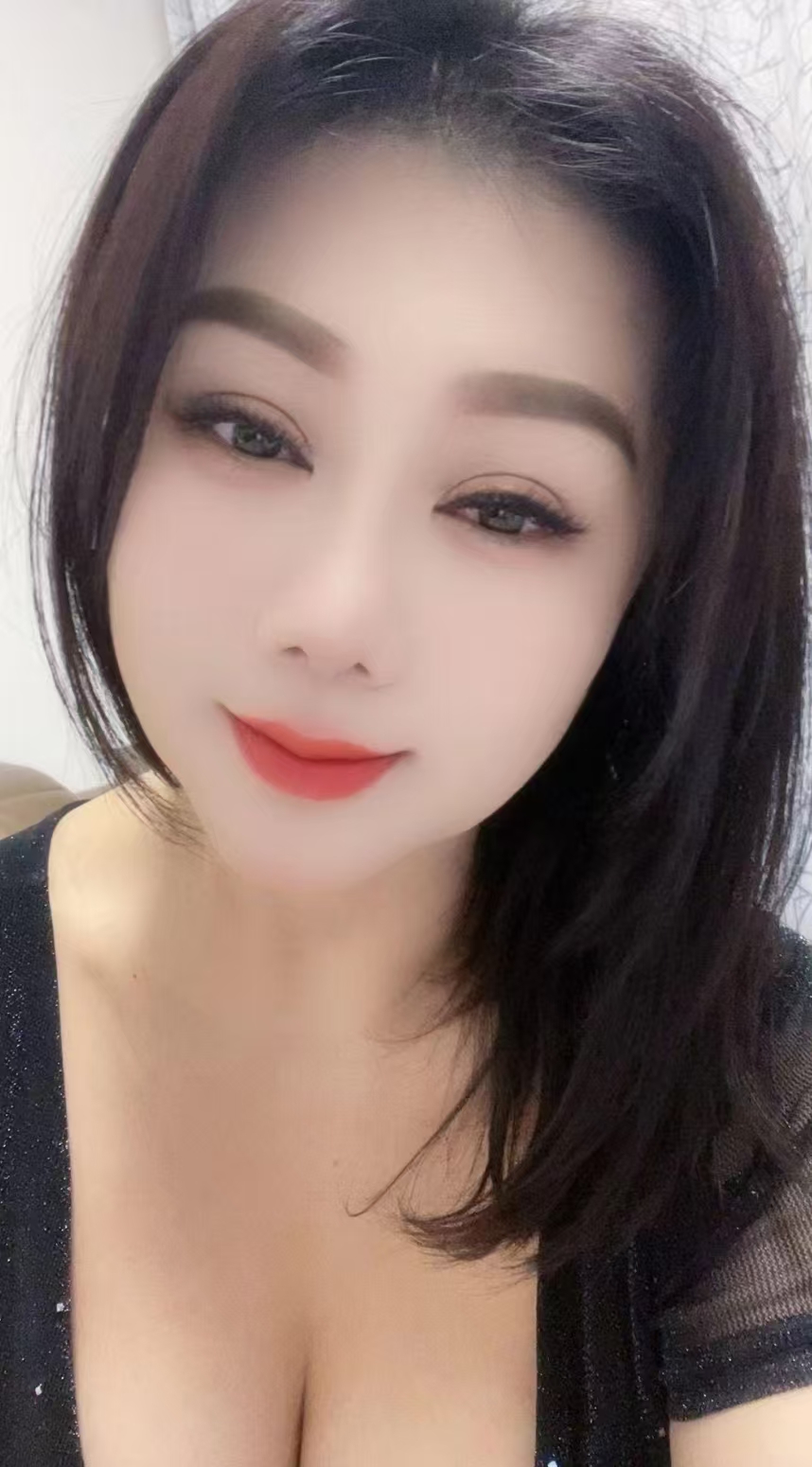 花果园美艳大胸少妇伊人