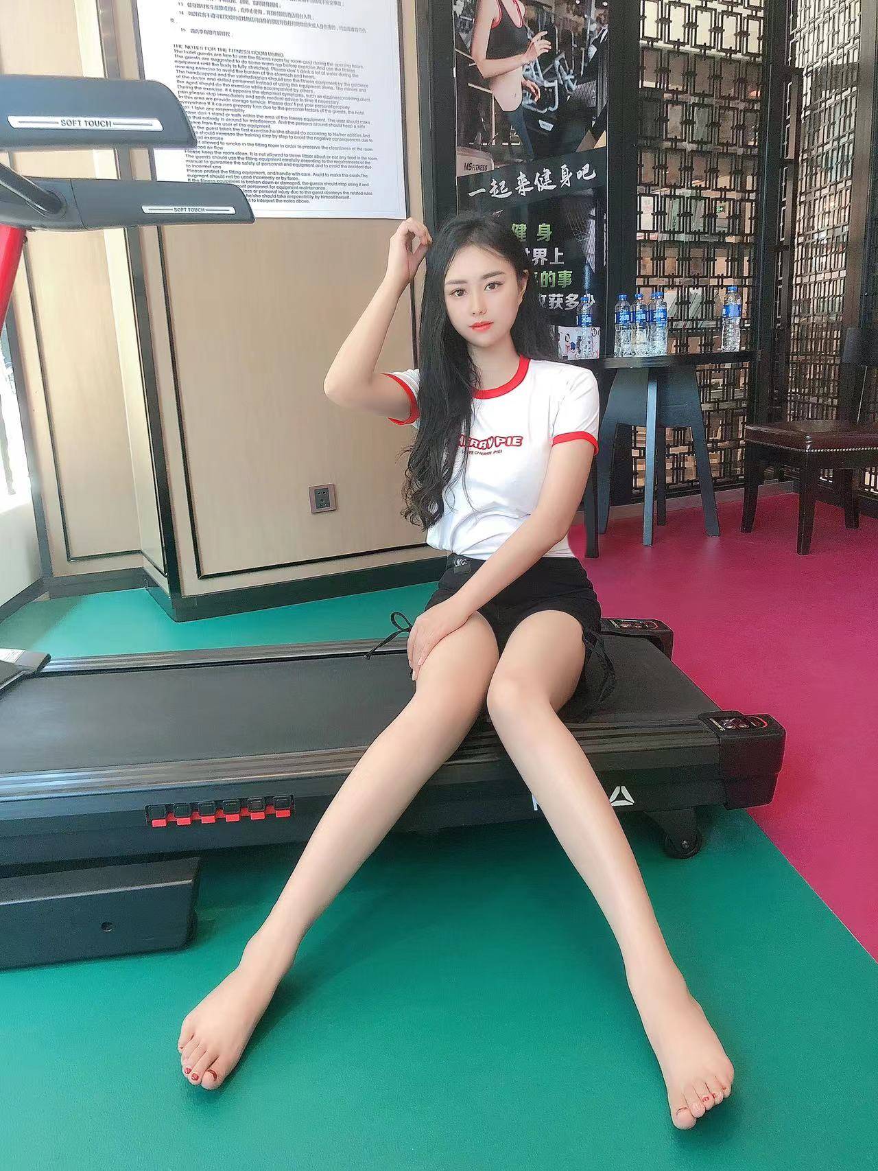西湖高挑性感女神