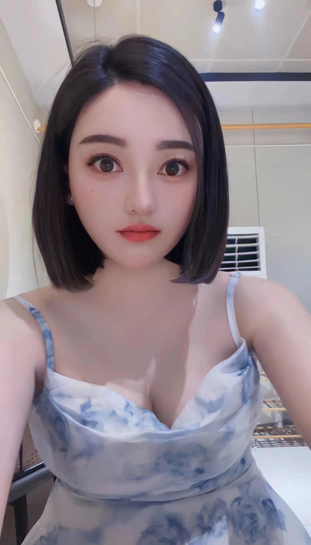 宛城区大胸短发辣妹梅梅