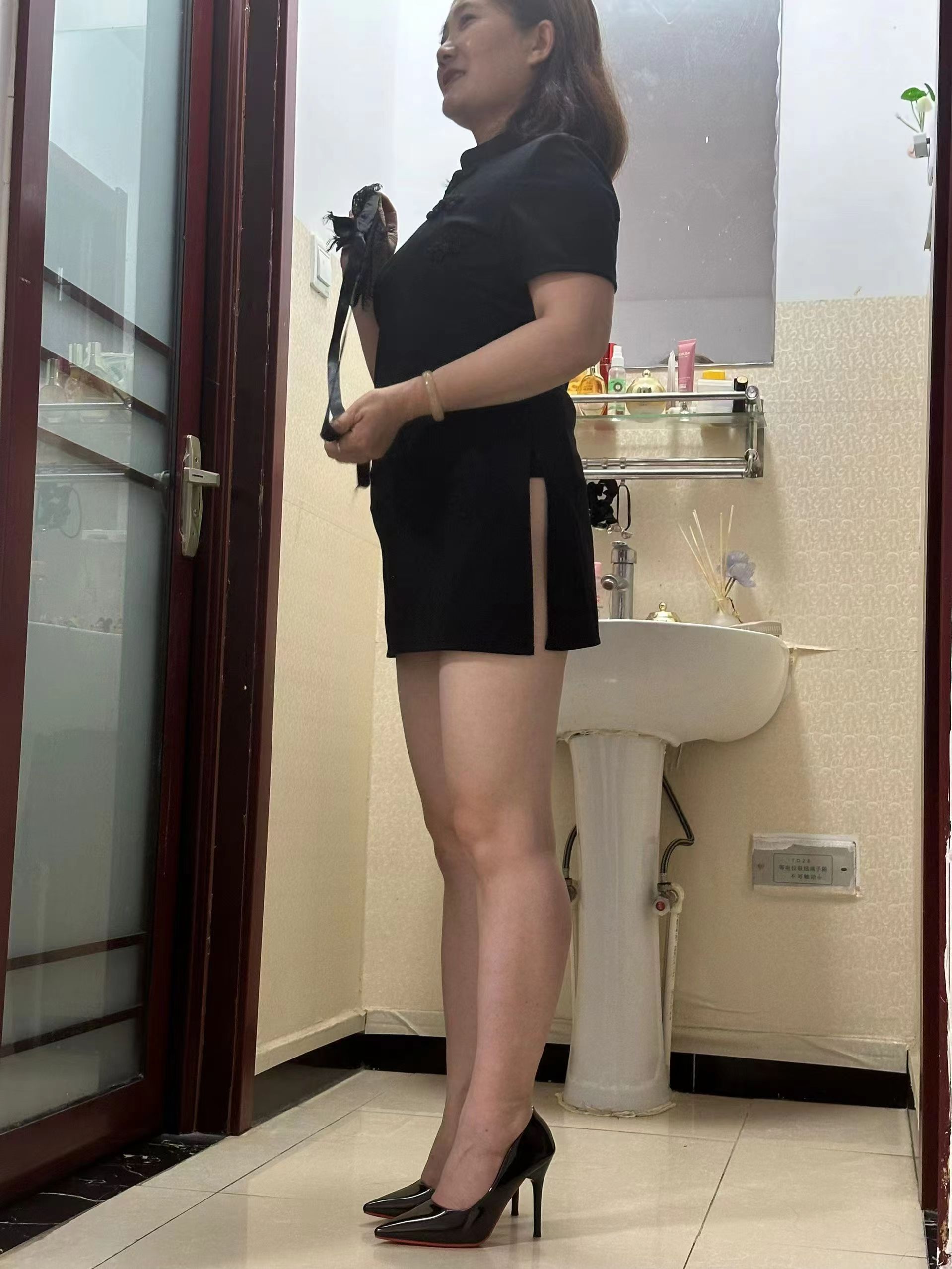 房山风情肉感熟女馨蕊