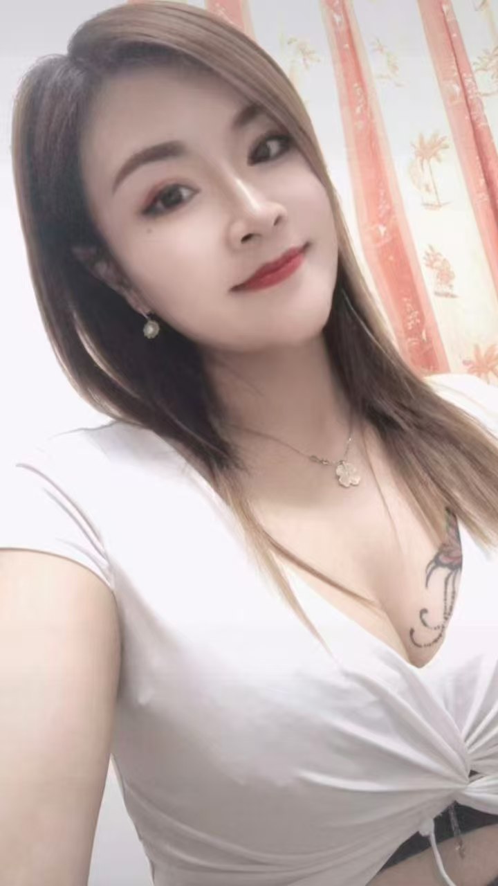 美艳大胸调情师小艾