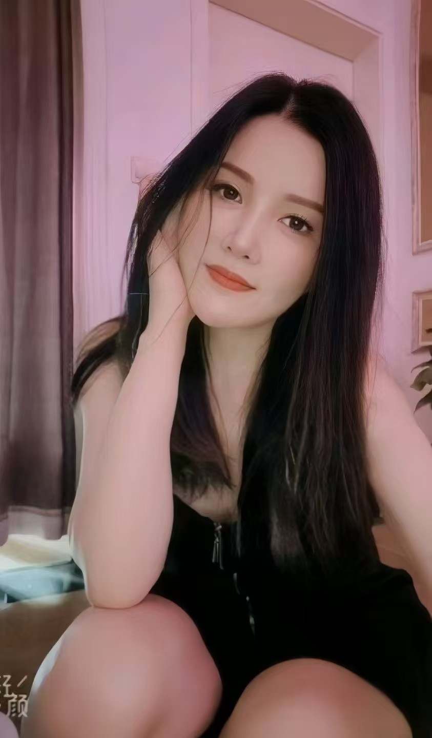 胸部很柔软摸着舒服极了