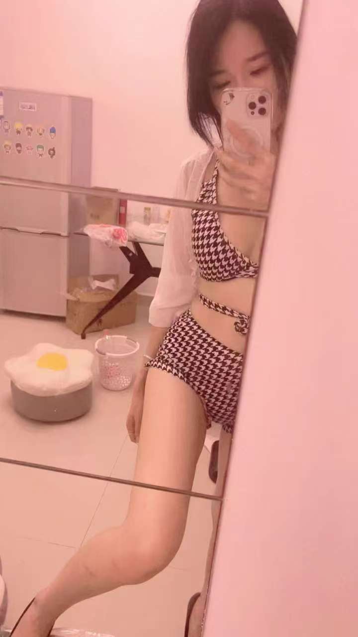 尝试肤白貌美打屁股