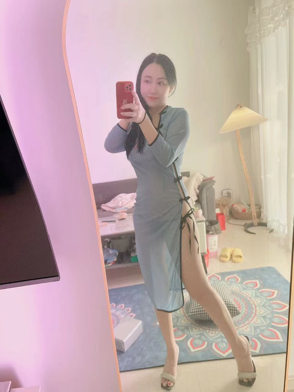 丰润白嫩辣妹小萌