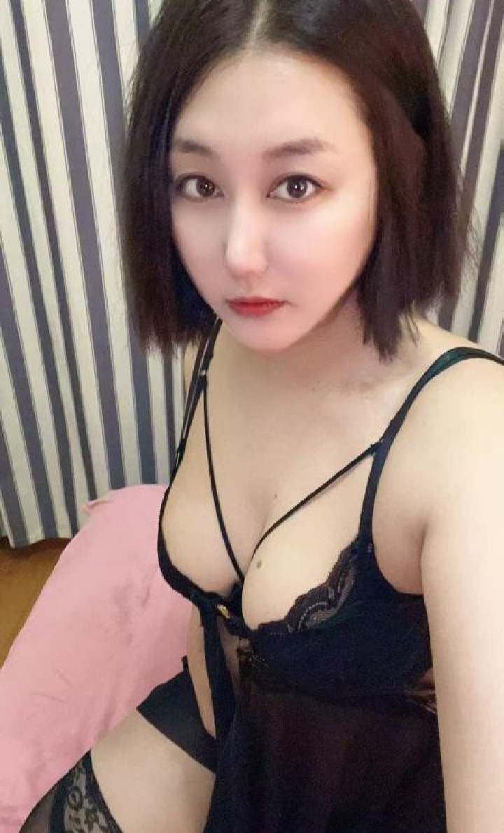 光谷热辣短发小姐姐
