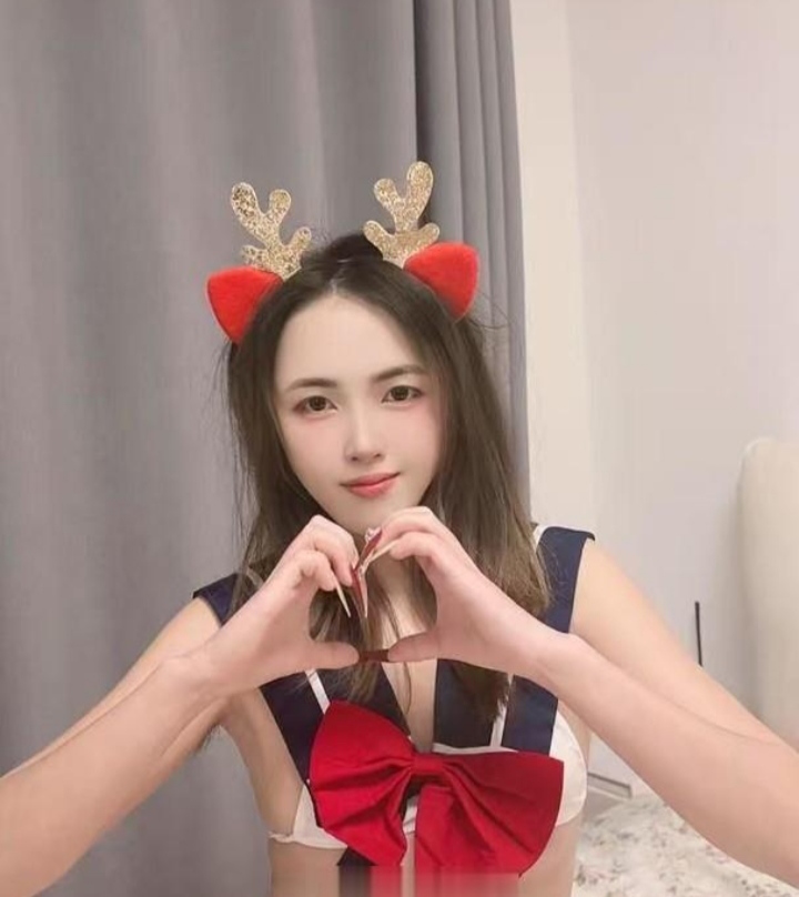 蜜桃臀小Sao妹，身材挺棒