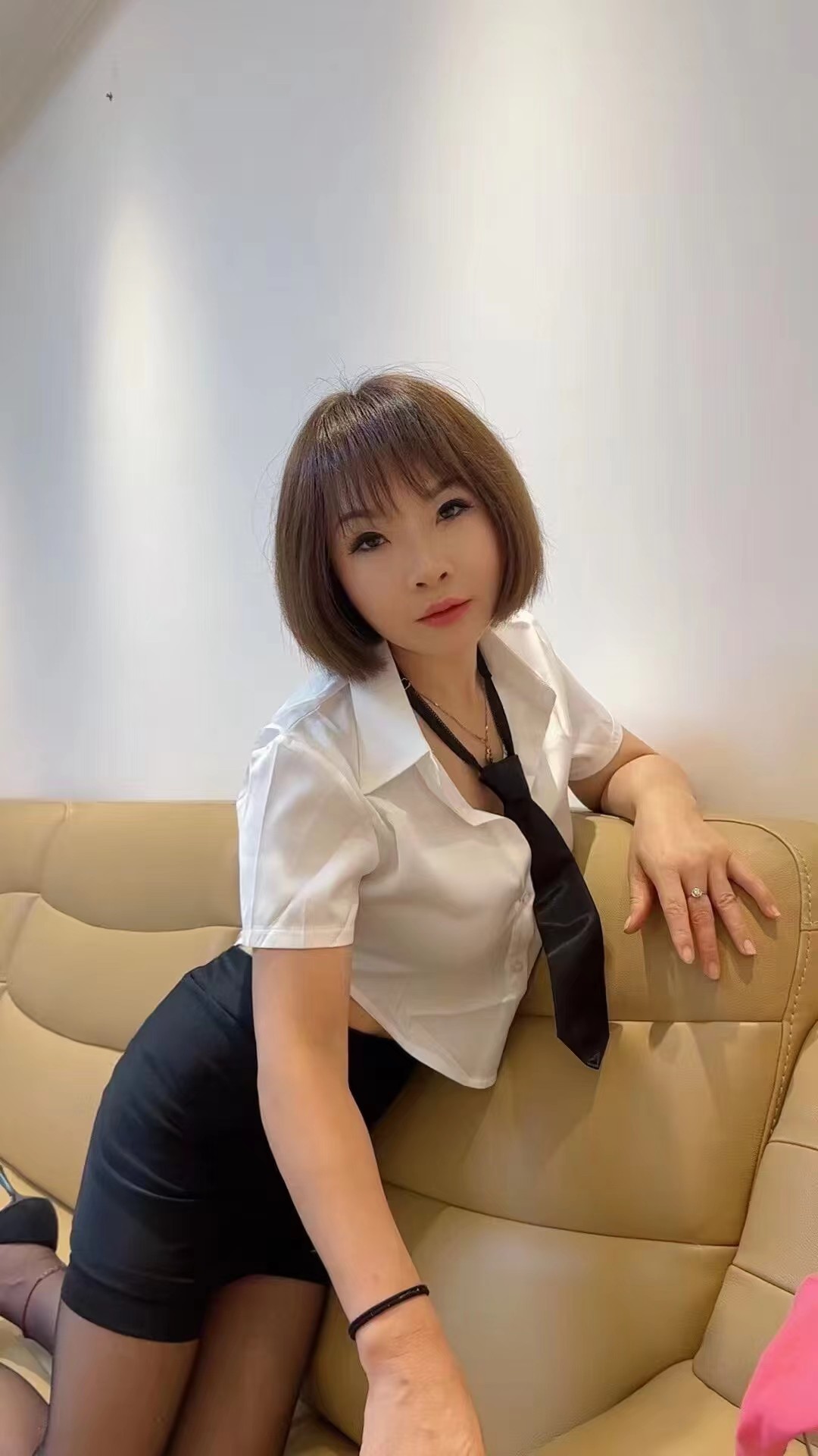 武侯短发大胸御姐莉丫头