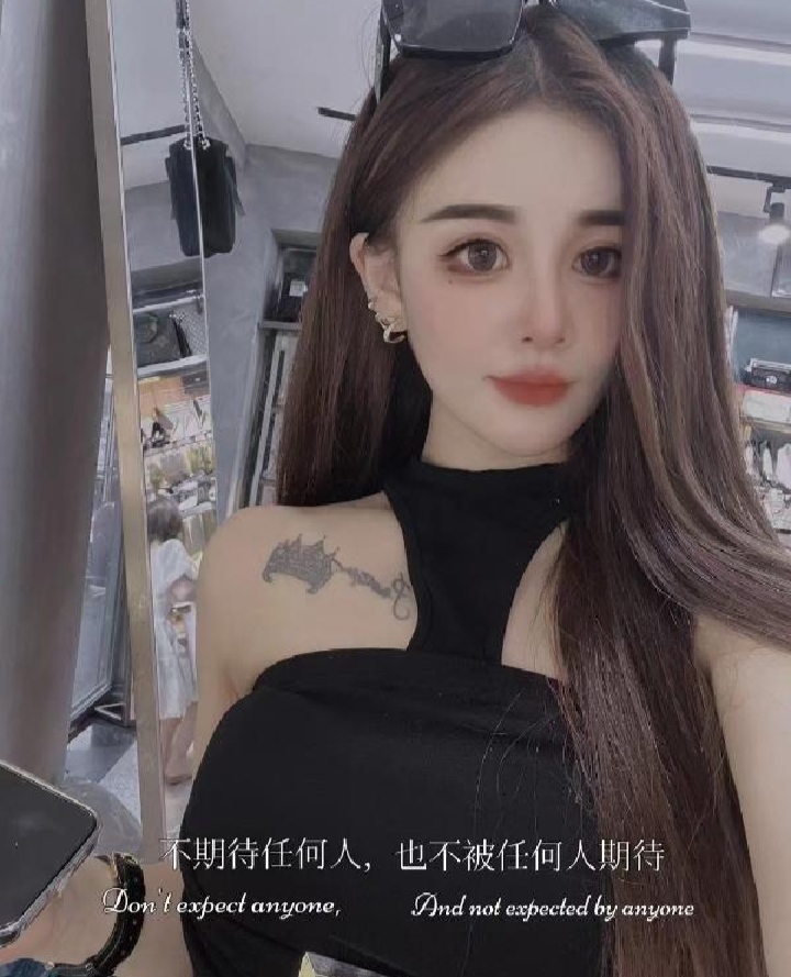 身材很顶的小姐姐