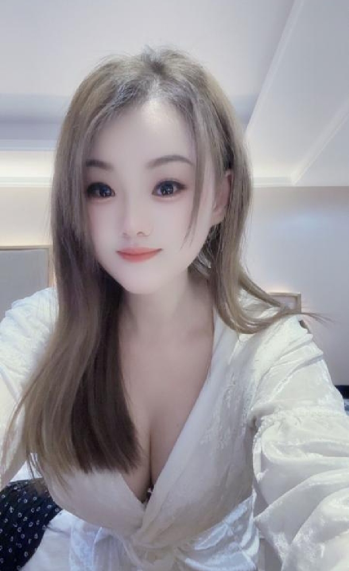 城关白嫩小美女