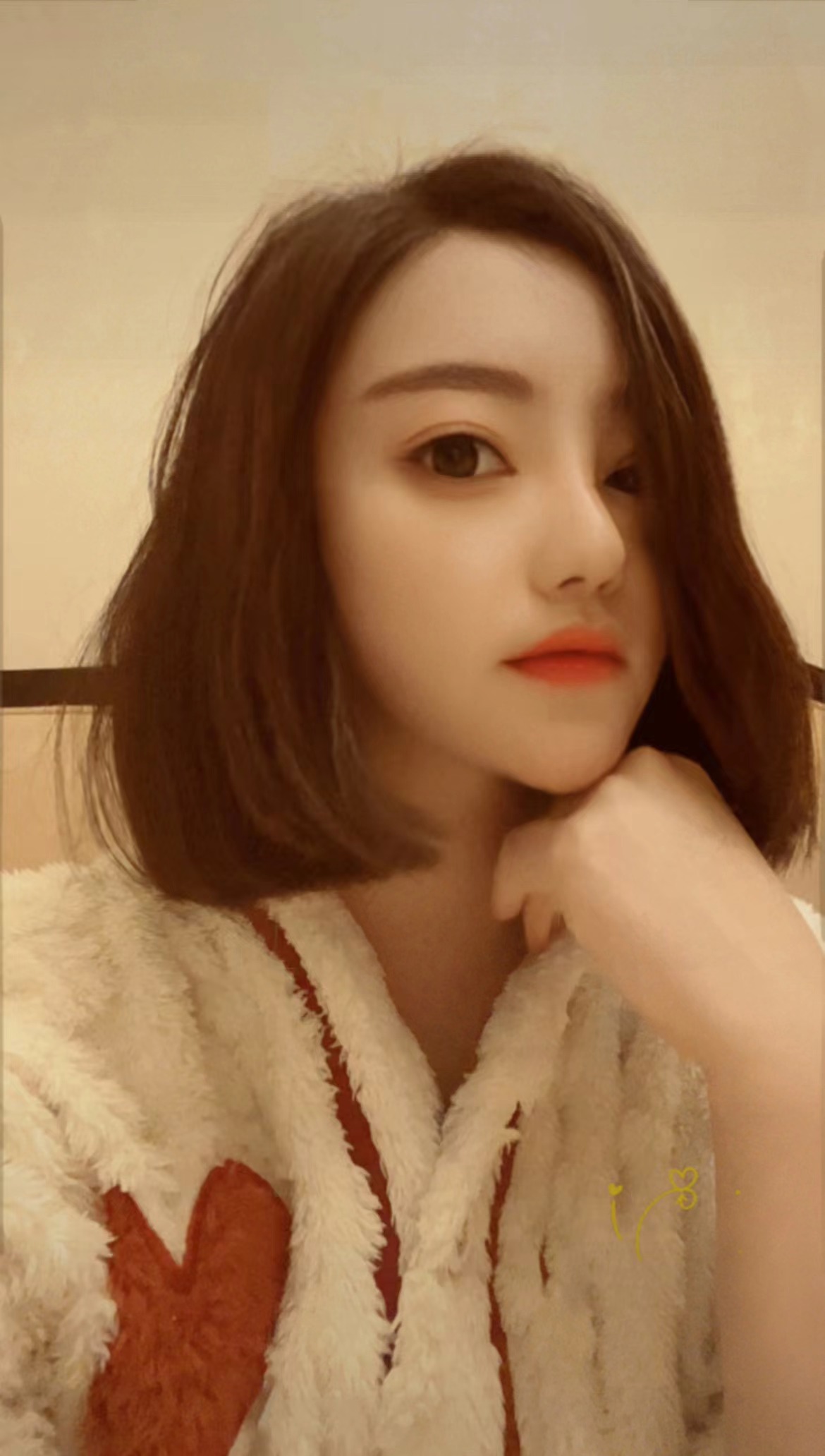 短发辣妹大胸梅梅