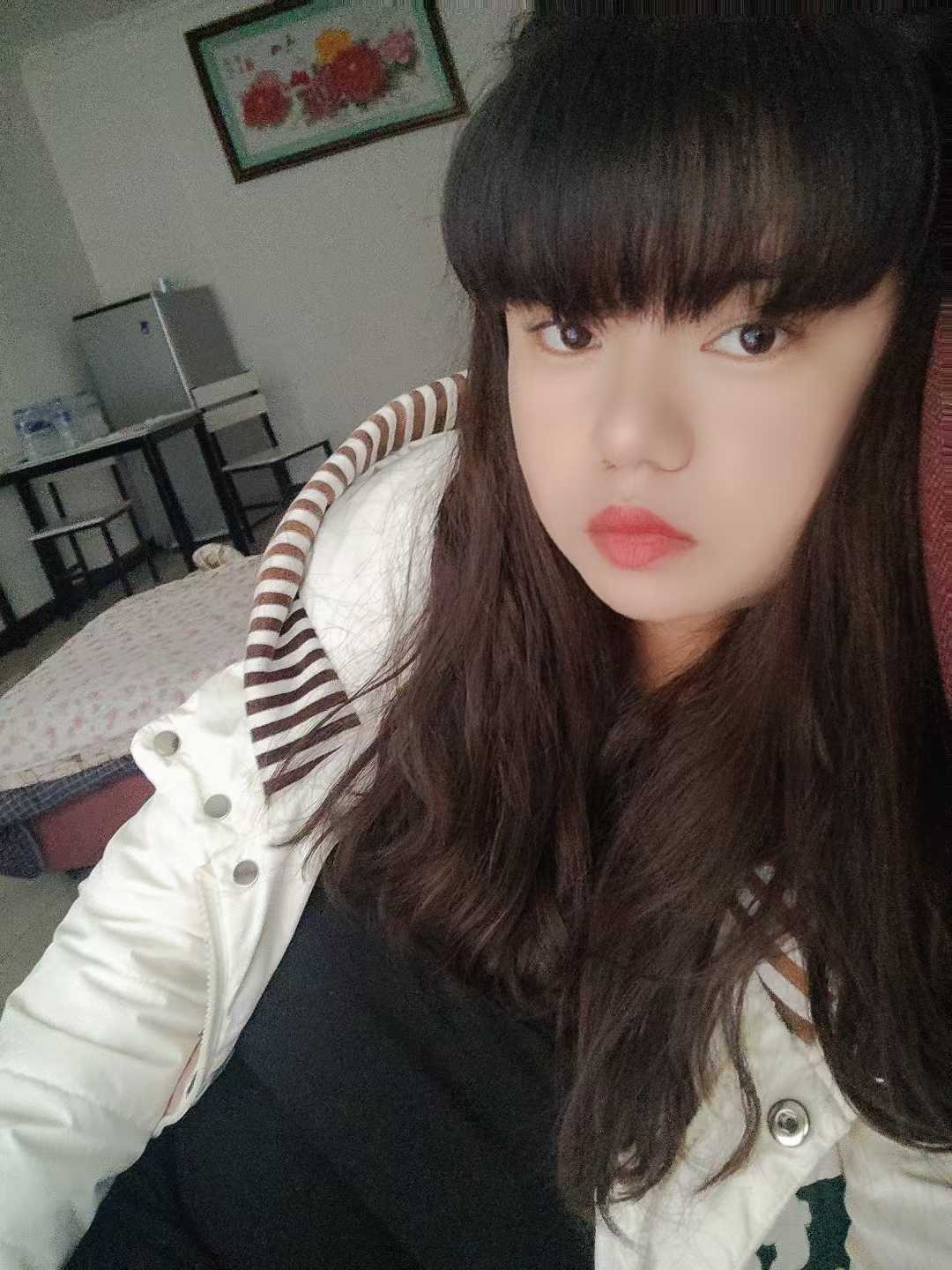 丰满知性美女