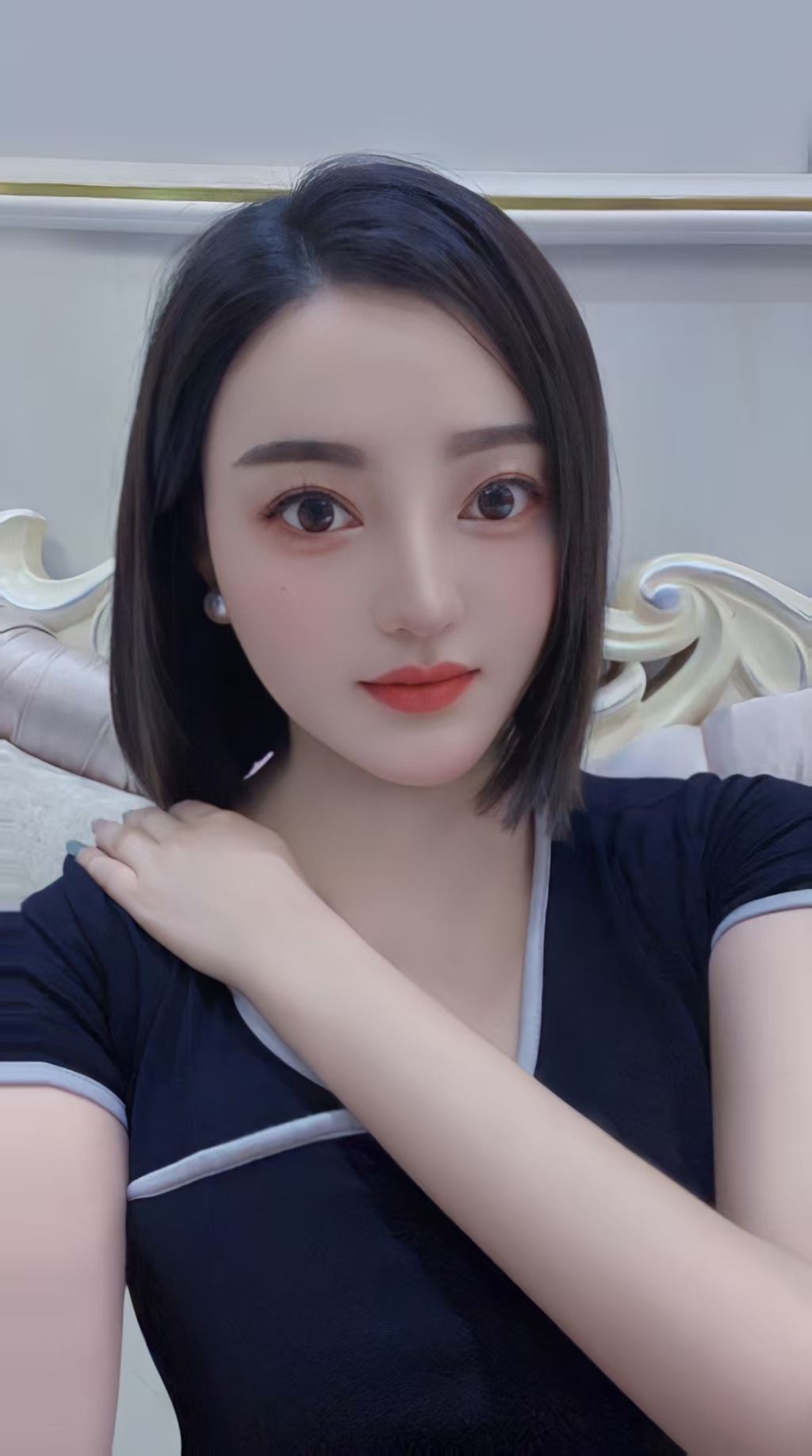 短发大白兔辣妹梅梅