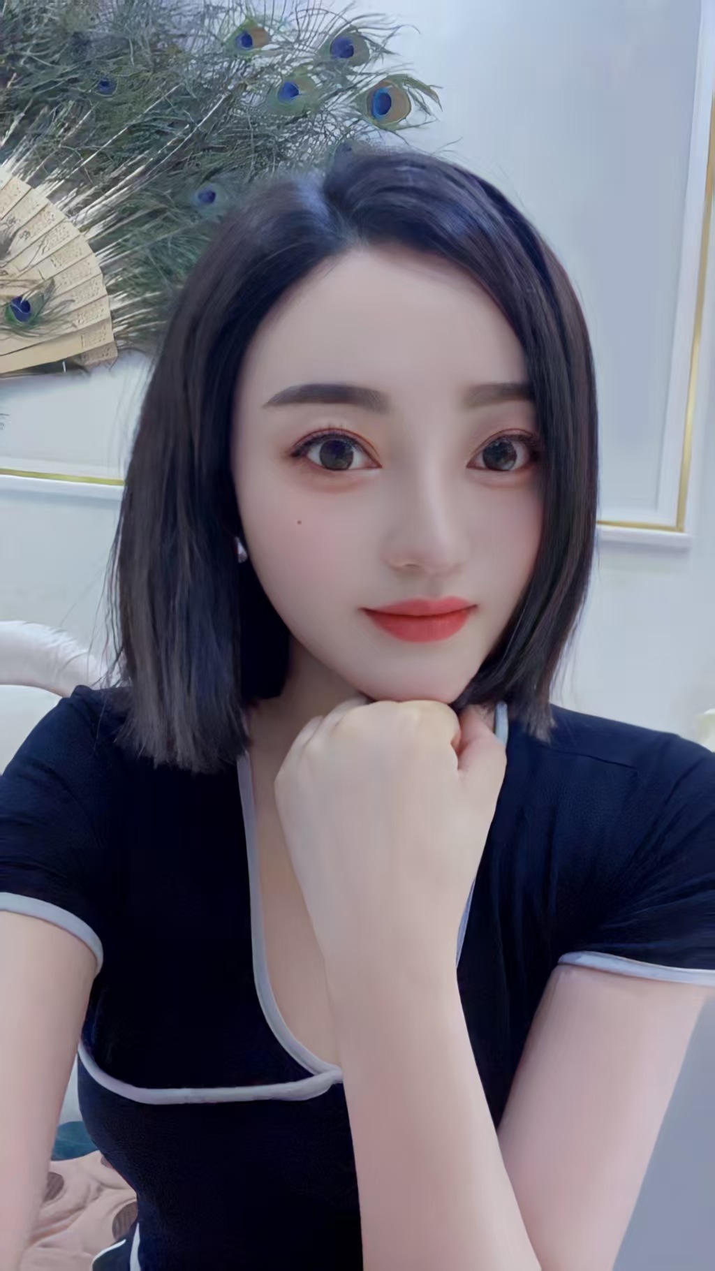 短发大白兔辣妹梅梅