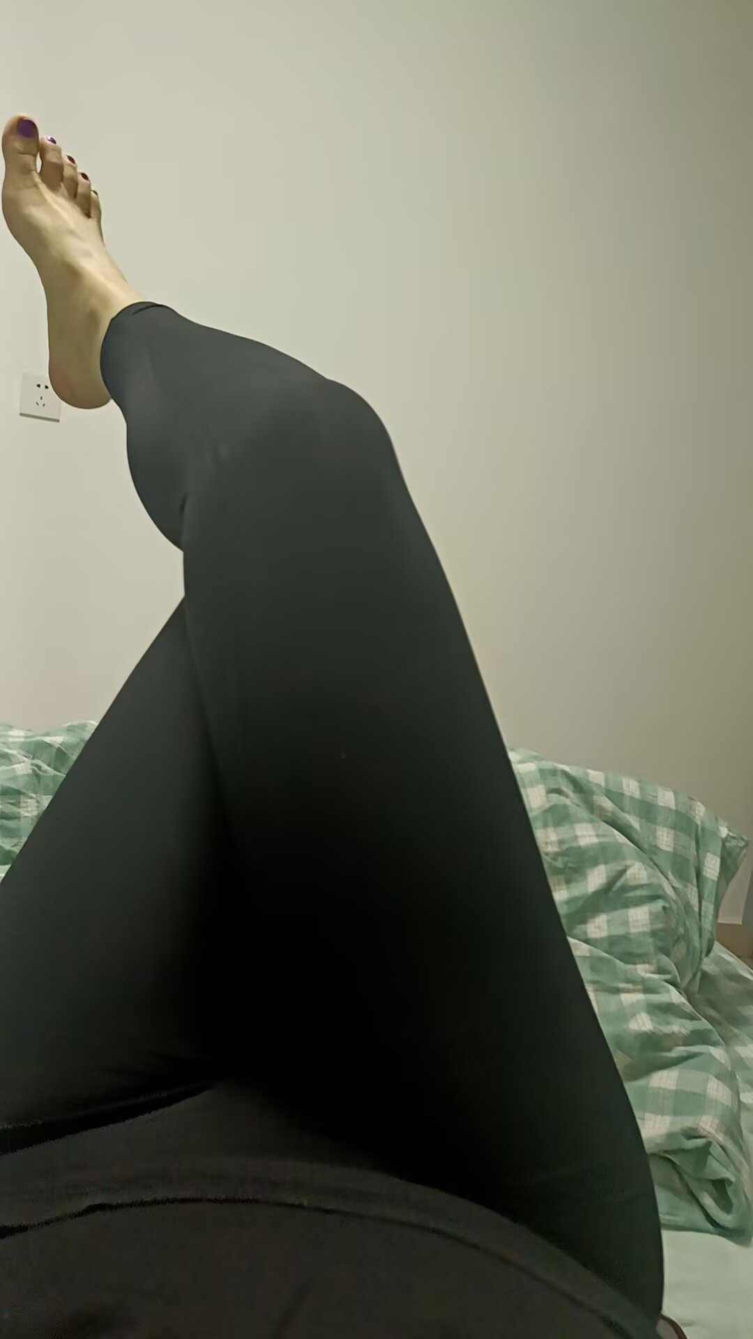 要价四百 讲价可以300 长相中等偏上 胸大屁股大 很配合 会聊天的那种的东北人